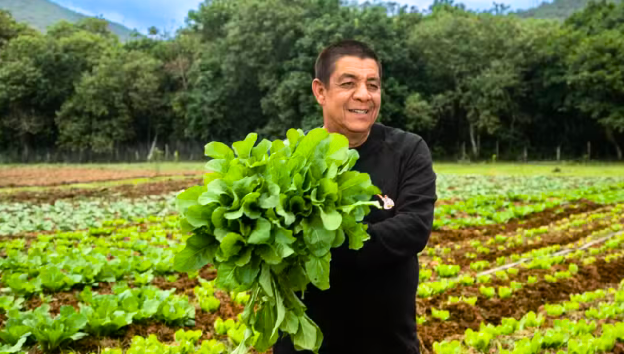 Zeca Pagodinho fornece sítio para produzir alimentos para quem tem