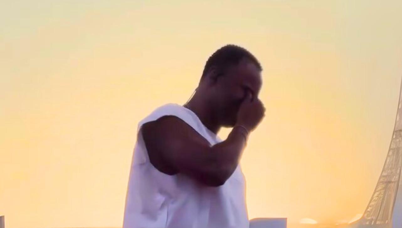 Thiaguinho fica emocionado durante Tardezinha com homenagem ao primeiro filho,