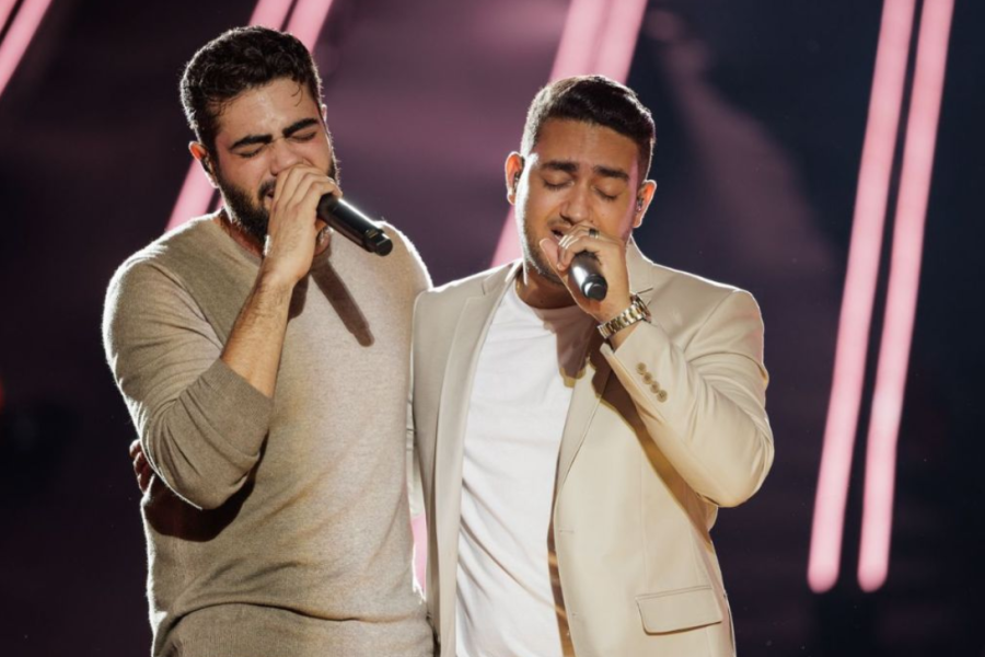 Henrique, da dupla com Juliano, toma susto durante show e